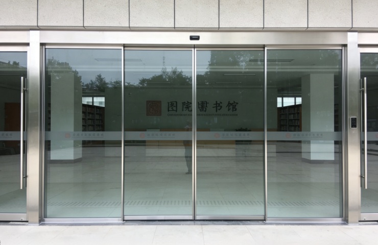 电动感应门智能升级，高端建筑标配智能门体