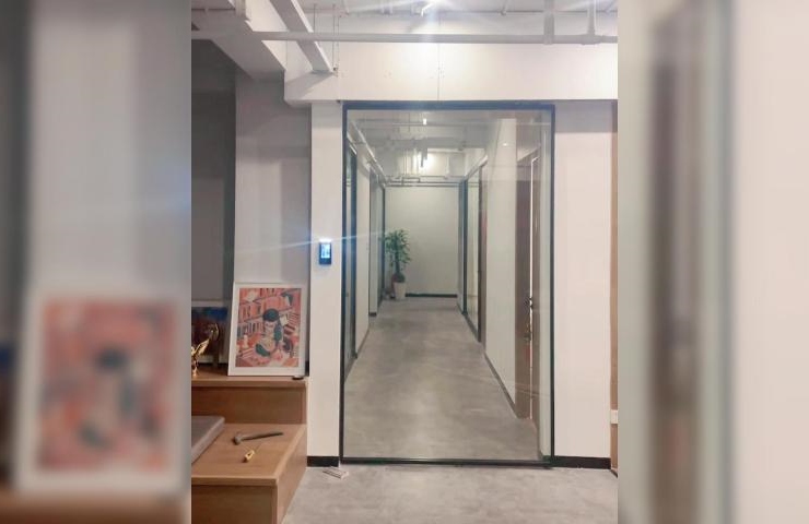 公司过道单开电动移门，百搭智能兼顾颜值与实用